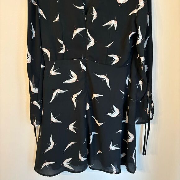 Dynamite Women’s Swallow Bird long tie sleeve scoop neck dress size medium EUC! - Picture 7 of 12